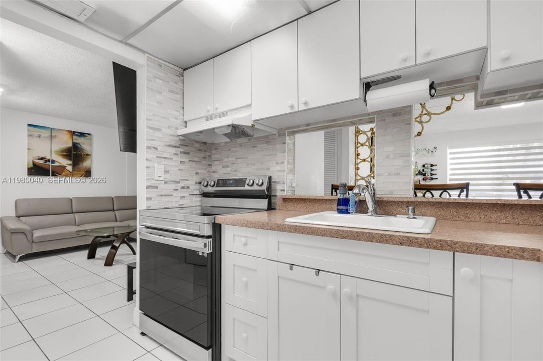 Vendido Recientemente: $230,000 (1 camas, 1 baños, 777 Pies cuadrados)