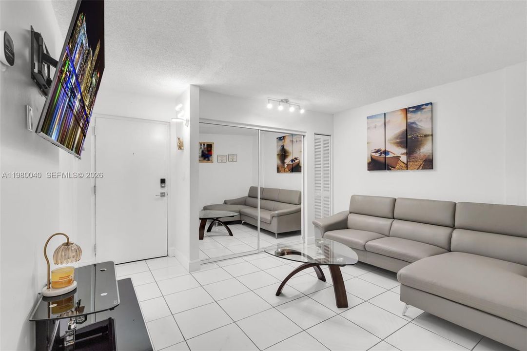 Vendido Recientemente: $230,000 (1 camas, 1 baños, 777 Pies cuadrados)