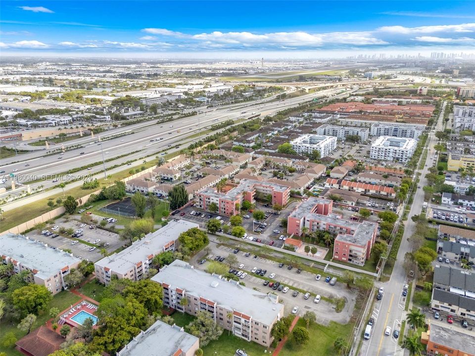 Vendido Recientemente: $230,000 (1 camas, 1 baños, 777 Pies cuadrados)