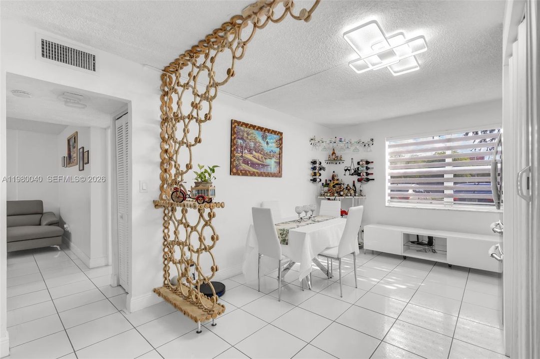 Vendido Recientemente: $230,000 (1 camas, 1 baños, 777 Pies cuadrados)