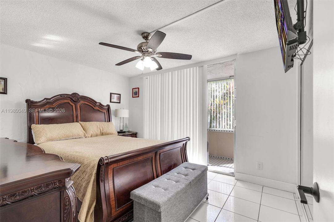 Vendido Recientemente: $230,000 (1 camas, 1 baños, 777 Pies cuadrados)