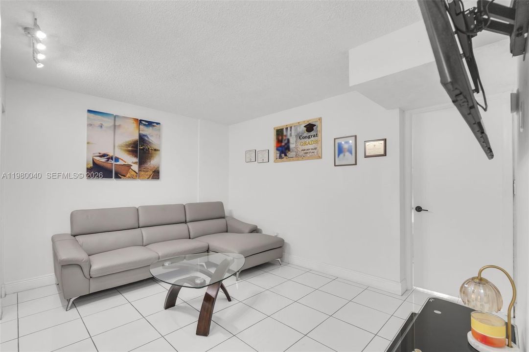 Vendido Recientemente: $230,000 (1 camas, 1 baños, 777 Pies cuadrados)