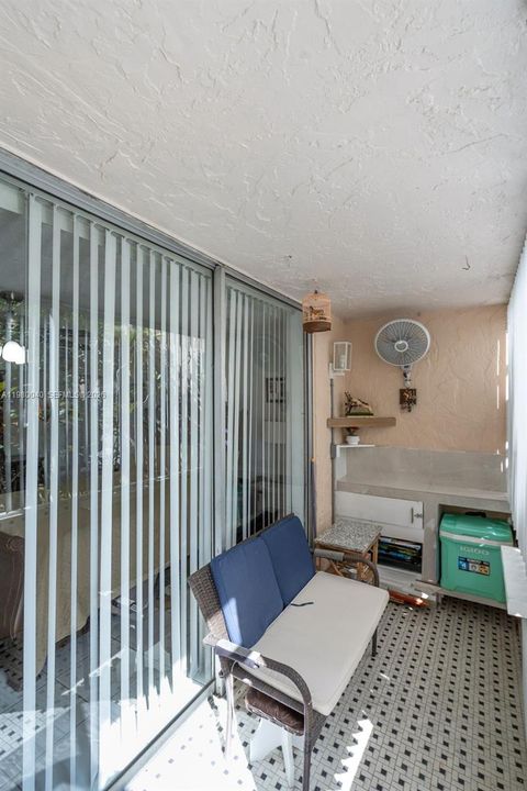 Vendido Recientemente: $230,000 (1 camas, 1 baños, 777 Pies cuadrados)