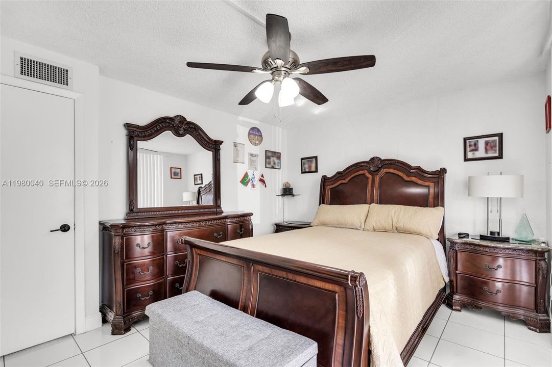 Vendido Recientemente: $230,000 (1 camas, 1 baños, 777 Pies cuadrados)