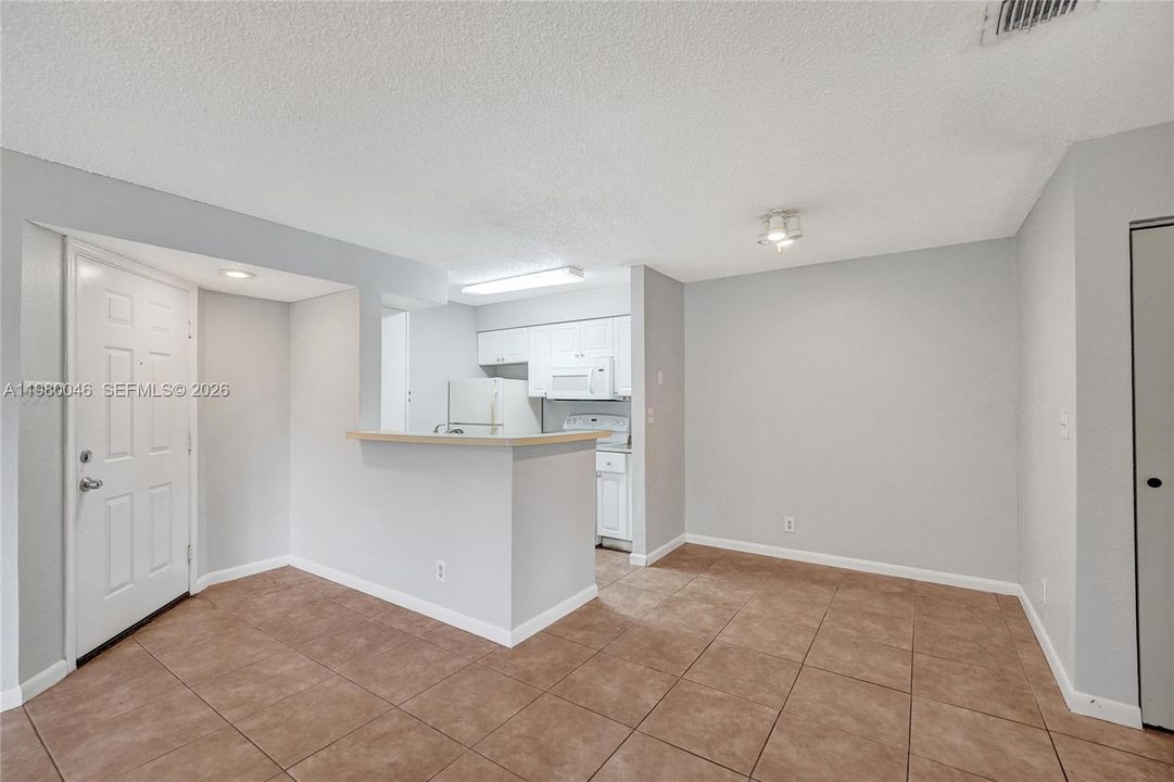 En Venta: $220,000 (2 camas, 2 baños, 1100 Pies cuadrados)