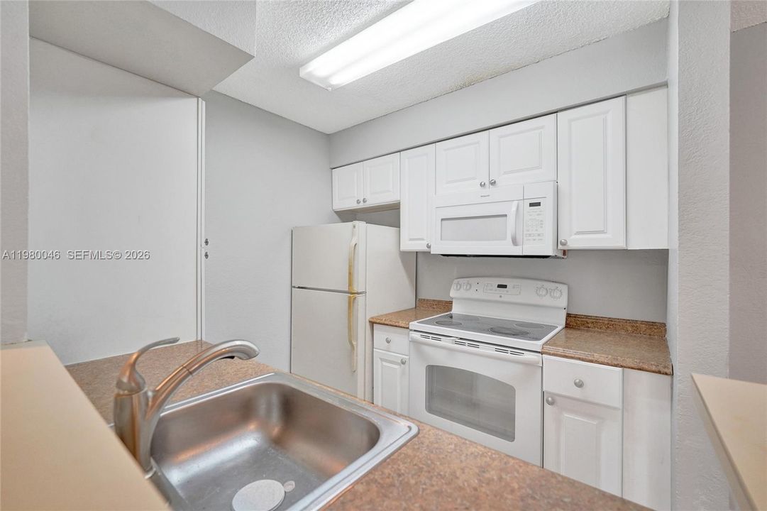 En Venta: $220,000 (2 camas, 2 baños, 1100 Pies cuadrados)