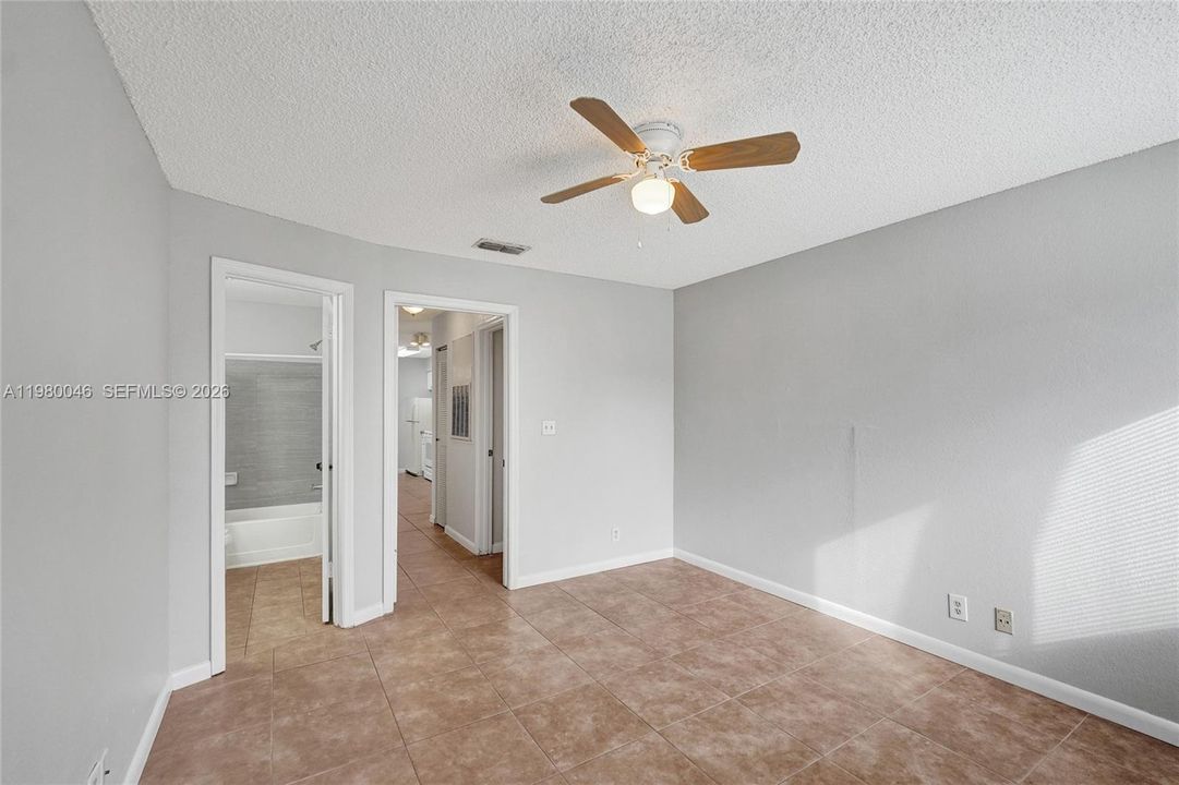 En Venta: $220,000 (2 camas, 2 baños, 1100 Pies cuadrados)