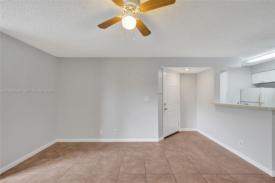 En Venta: $220,000 (2 camas, 2 baños, 1100 Pies cuadrados)