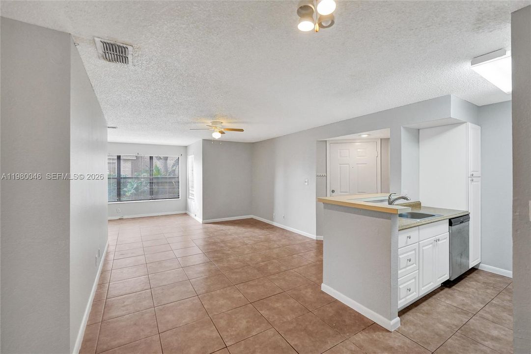 En Venta: $220,000 (2 camas, 2 baños, 1100 Pies cuadrados)