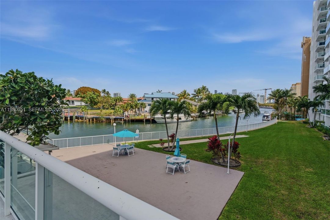 For Sale: $279,000 (2 beds, 2 baths, 1145 Square Feet)