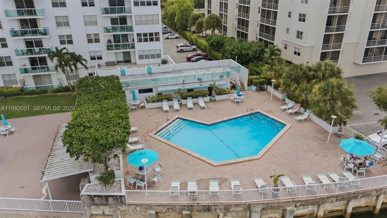 For Sale: $279,000 (2 beds, 2 baths, 1145 Square Feet)