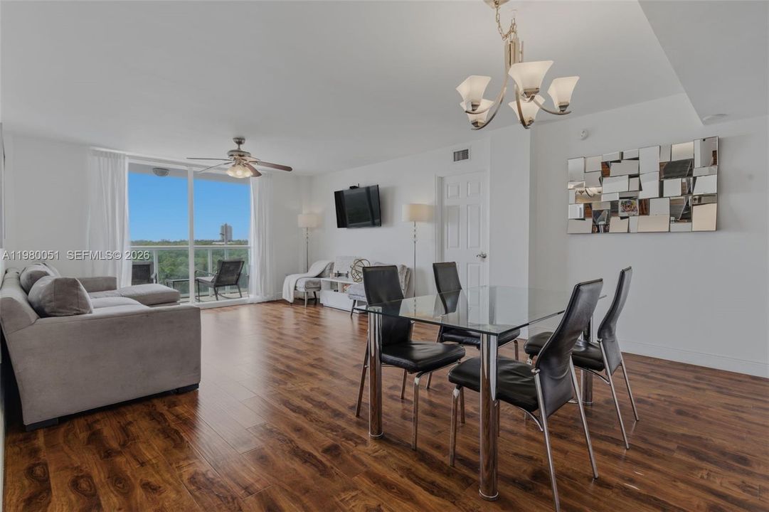 For Sale: $279,000 (2 beds, 2 baths, 1145 Square Feet)
