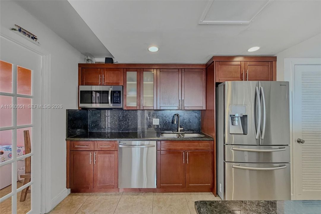 For Sale: $279,000 (2 beds, 2 baths, 1145 Square Feet)