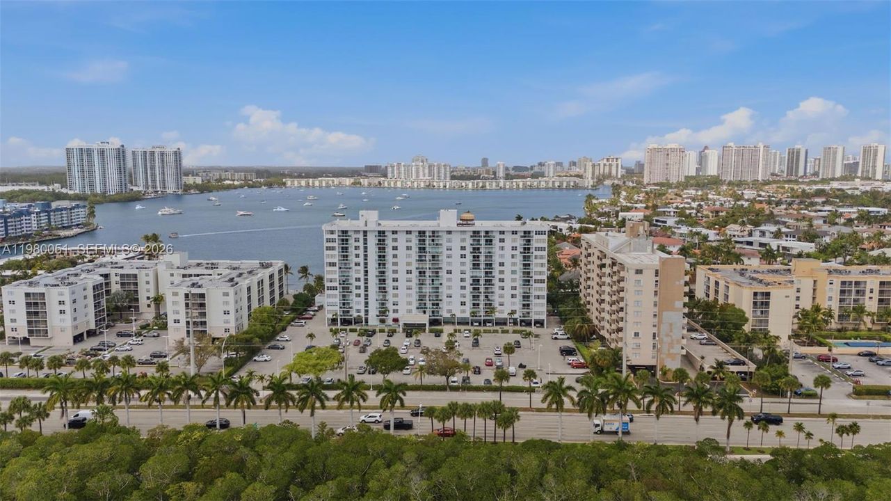 For Sale: $279,000 (2 beds, 2 baths, 1145 Square Feet)