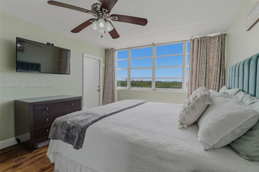 For Sale: $279,000 (2 beds, 2 baths, 1145 Square Feet)