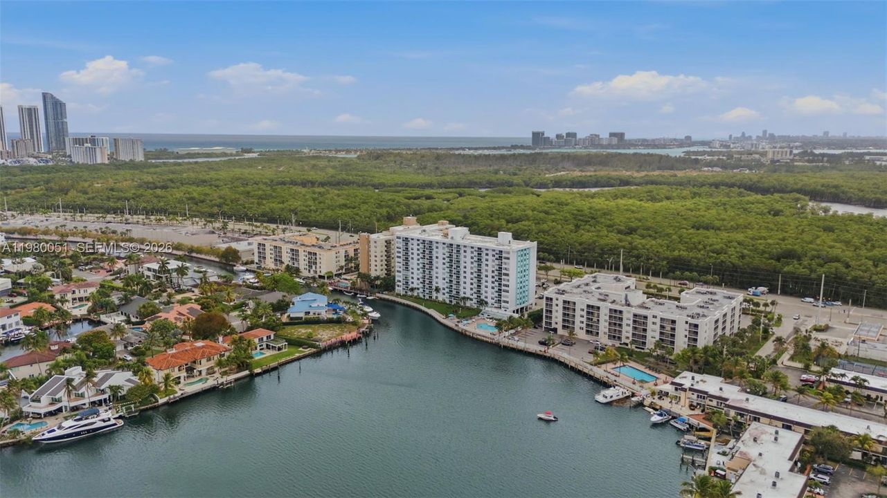 For Sale: $279,000 (2 beds, 2 baths, 1145 Square Feet)