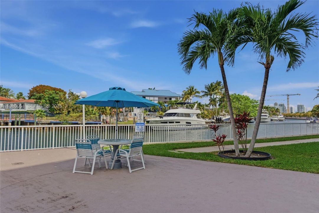 For Sale: $279,000 (2 beds, 2 baths, 1145 Square Feet)