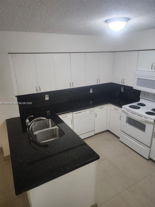 For Sale: $299,000 (1 beds, 1 baths, 743 Square Feet)