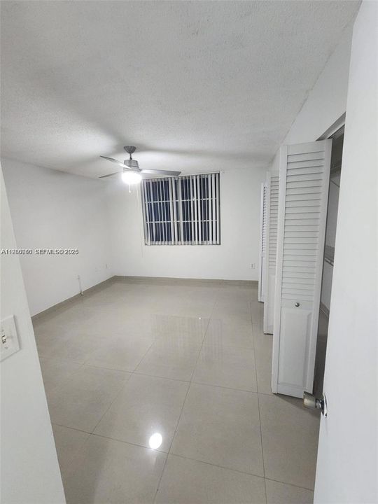 For Sale: $299,000 (1 beds, 1 baths, 743 Square Feet)