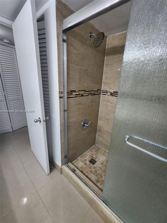 For Sale: $299,000 (1 beds, 1 baths, 743 Square Feet)