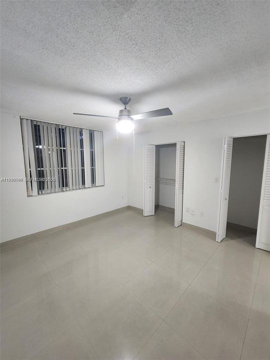 For Sale: $299,000 (1 beds, 1 baths, 743 Square Feet)