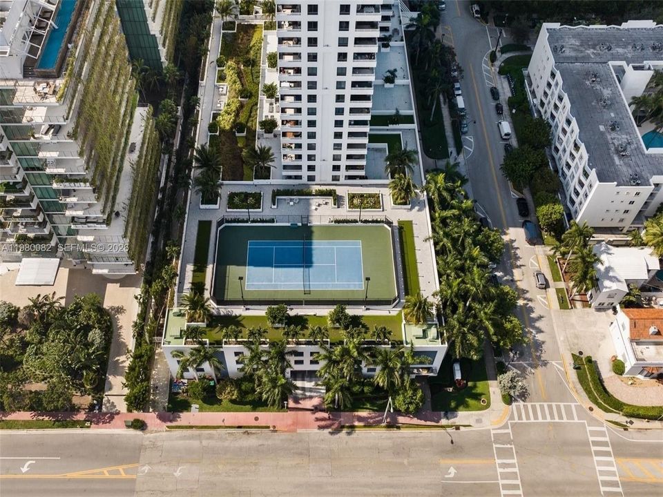 合同活跃: $9,000 (2 贝兹, 2 浴室, 1262 平方英尺)