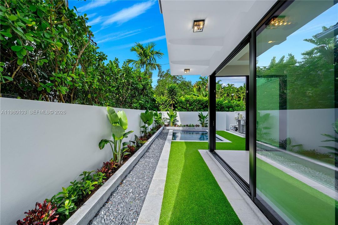 For Sale: $3,450,000 (6 beds, 4 baths, 2962 Square Feet)