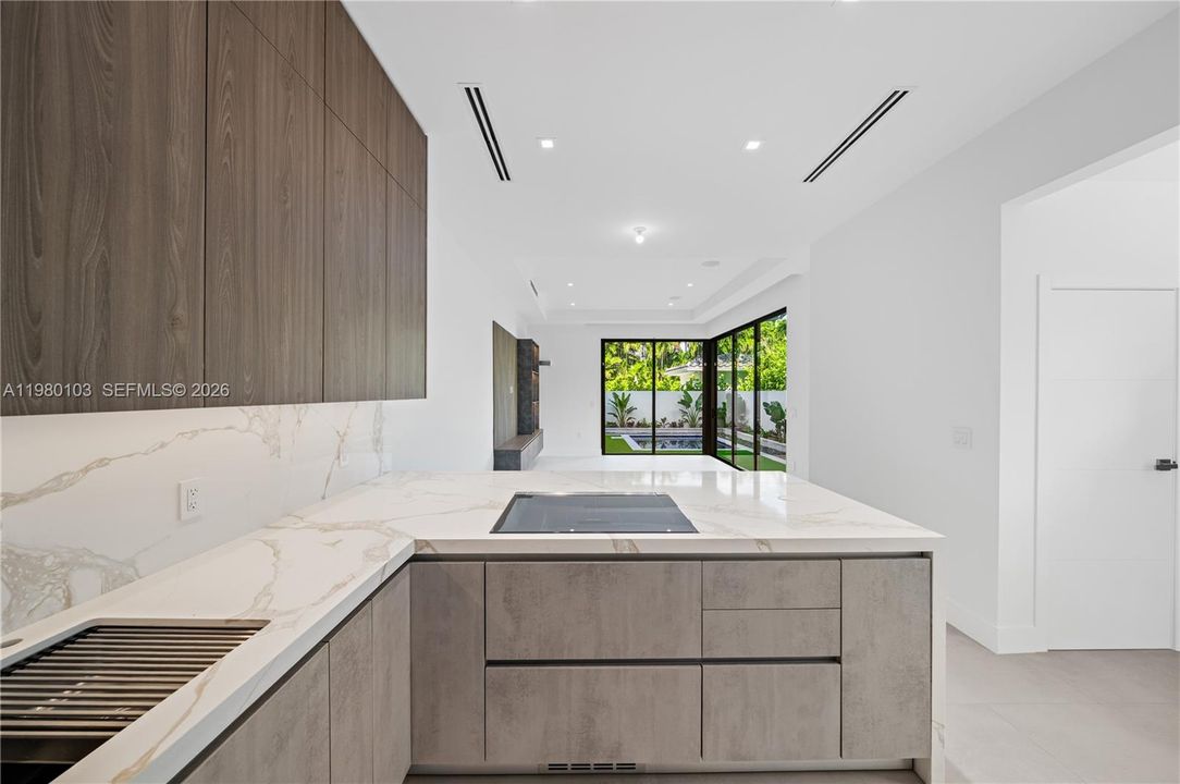 For Sale: $3,450,000 (6 beds, 4 baths, 2962 Square Feet)