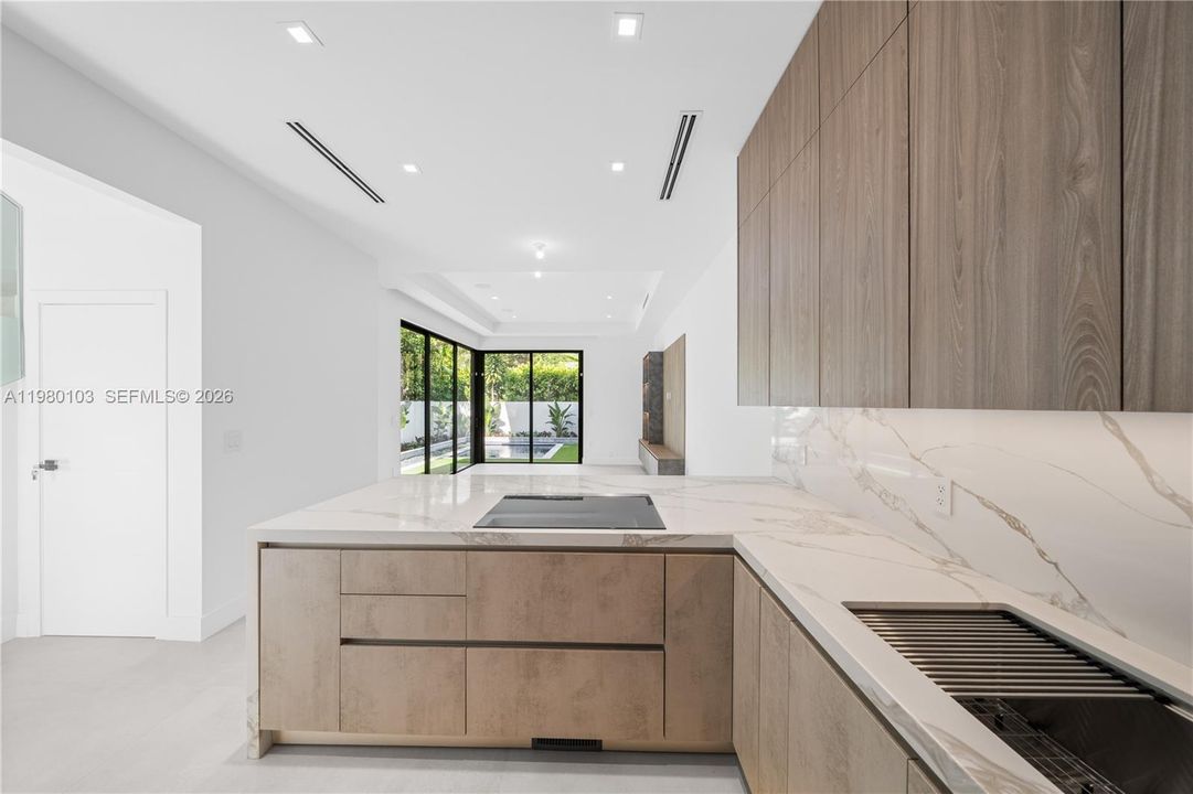For Sale: $3,450,000 (6 beds, 4 baths, 2962 Square Feet)