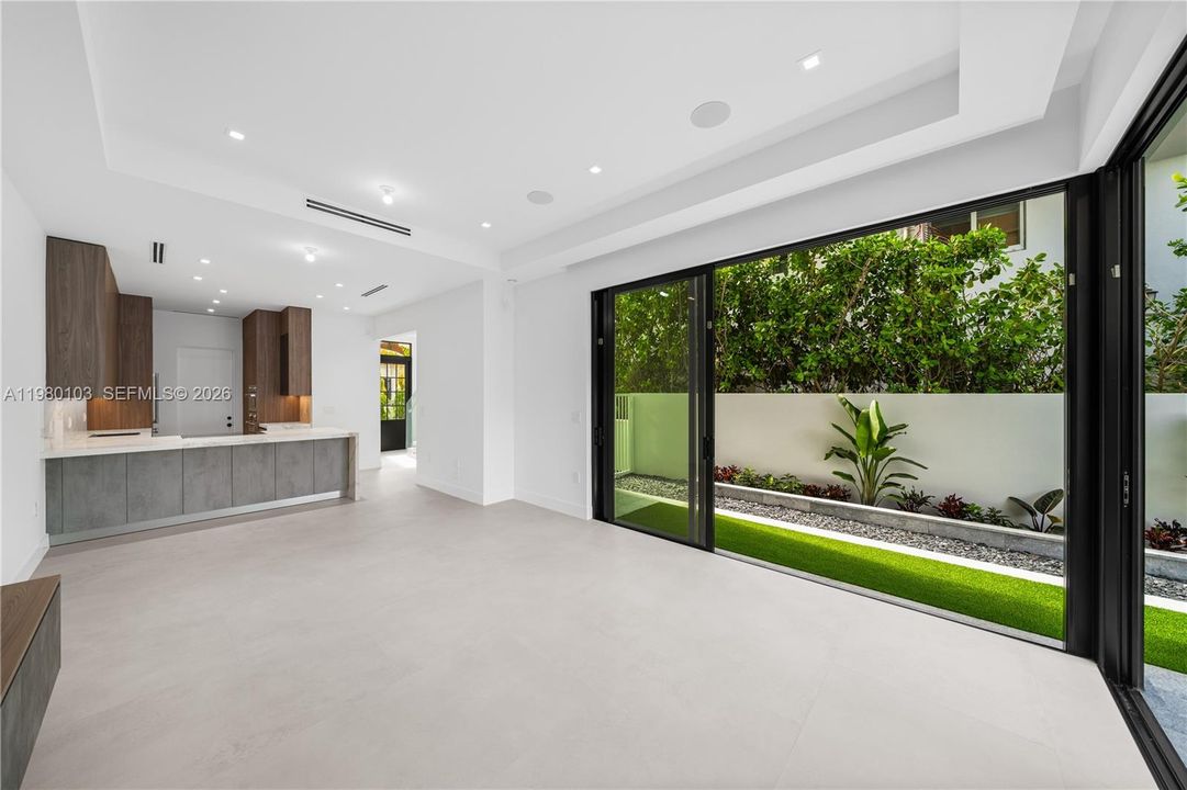 For Sale: $3,450,000 (6 beds, 4 baths, 2962 Square Feet)