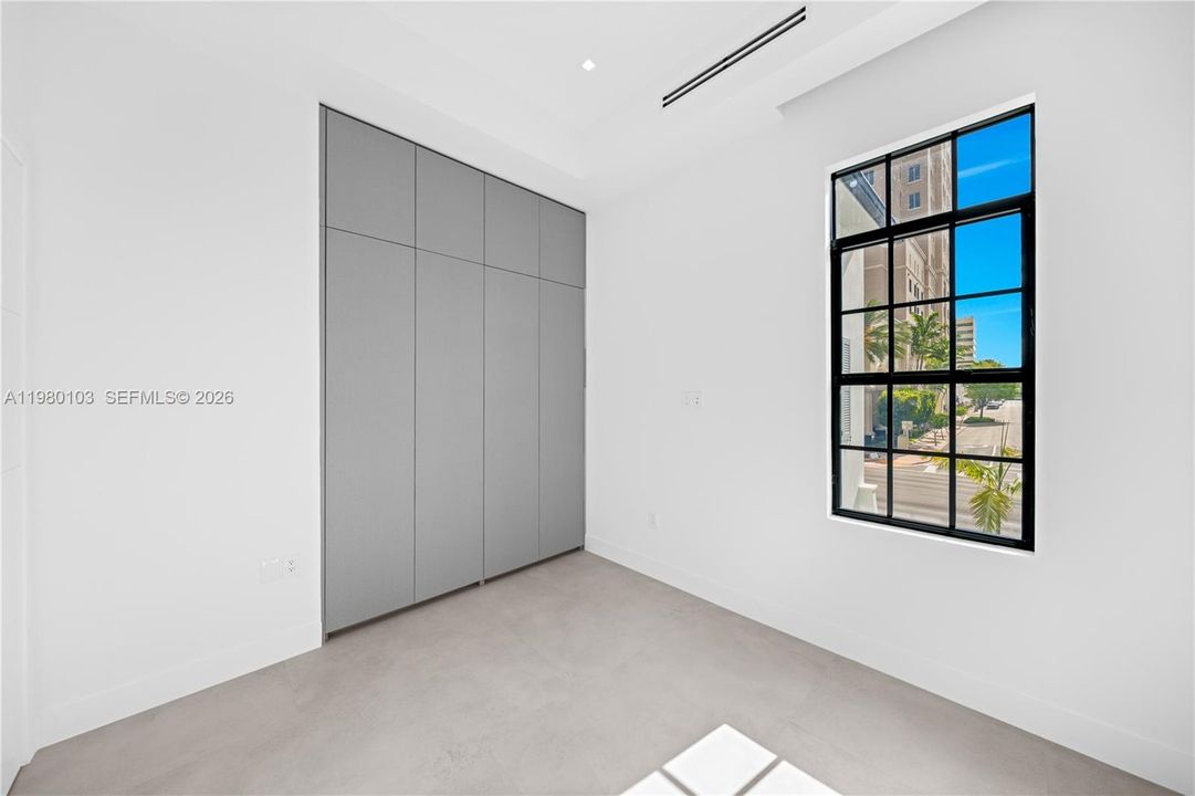 For Sale: $3,450,000 (6 beds, 4 baths, 2962 Square Feet)