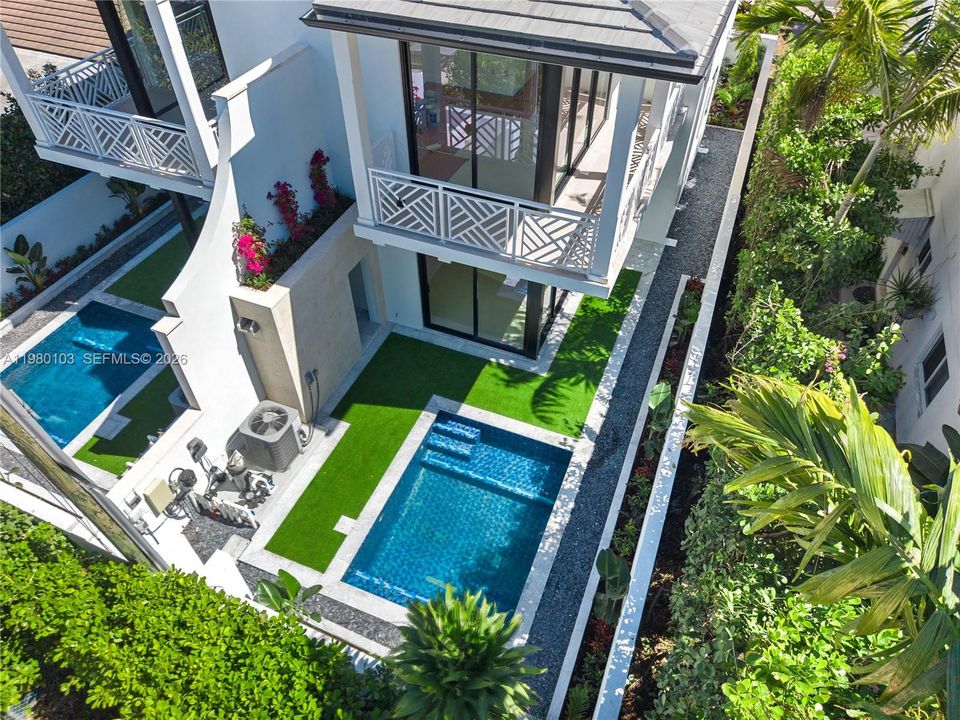 For Sale: $3,450,000 (6 beds, 4 baths, 2962 Square Feet)