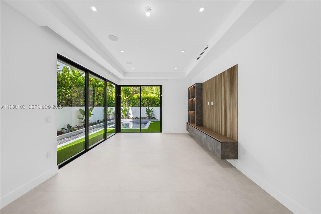 For Sale: $3,450,000 (6 beds, 4 baths, 2962 Square Feet)