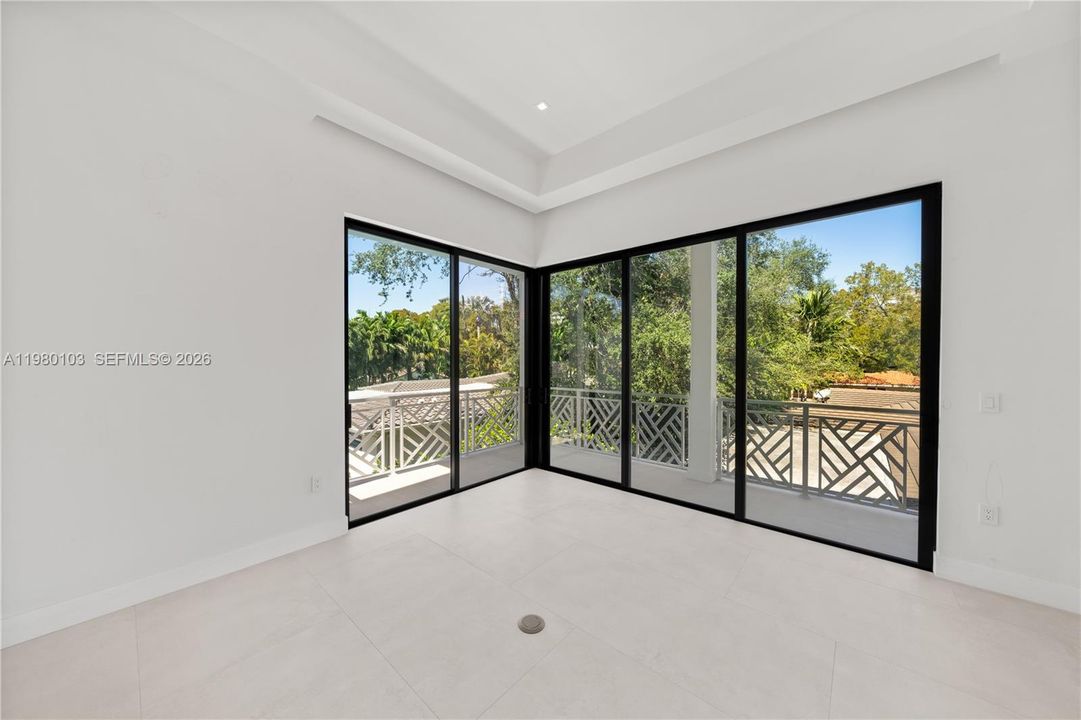 For Sale: $3,450,000 (6 beds, 4 baths, 2962 Square Feet)