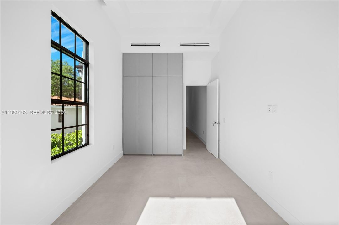 For Sale: $3,450,000 (6 beds, 4 baths, 2962 Square Feet)
