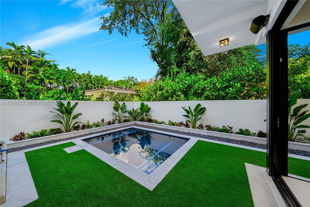 For Sale: $3,450,000 (6 beds, 4 baths, 2962 Square Feet)