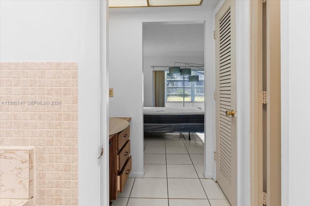 Active With Contract: $1,650 (1 beds, 1 baths, 727 Square Feet)