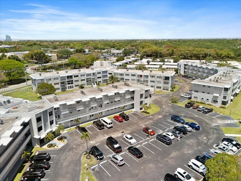 Active With Contract: $1,650 (1 beds, 1 baths, 727 Square Feet)
