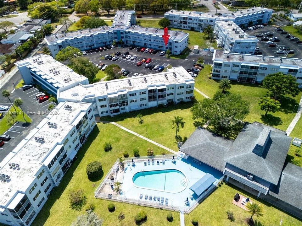 Active With Contract: $1,650 (1 beds, 1 baths, 727 Square Feet)