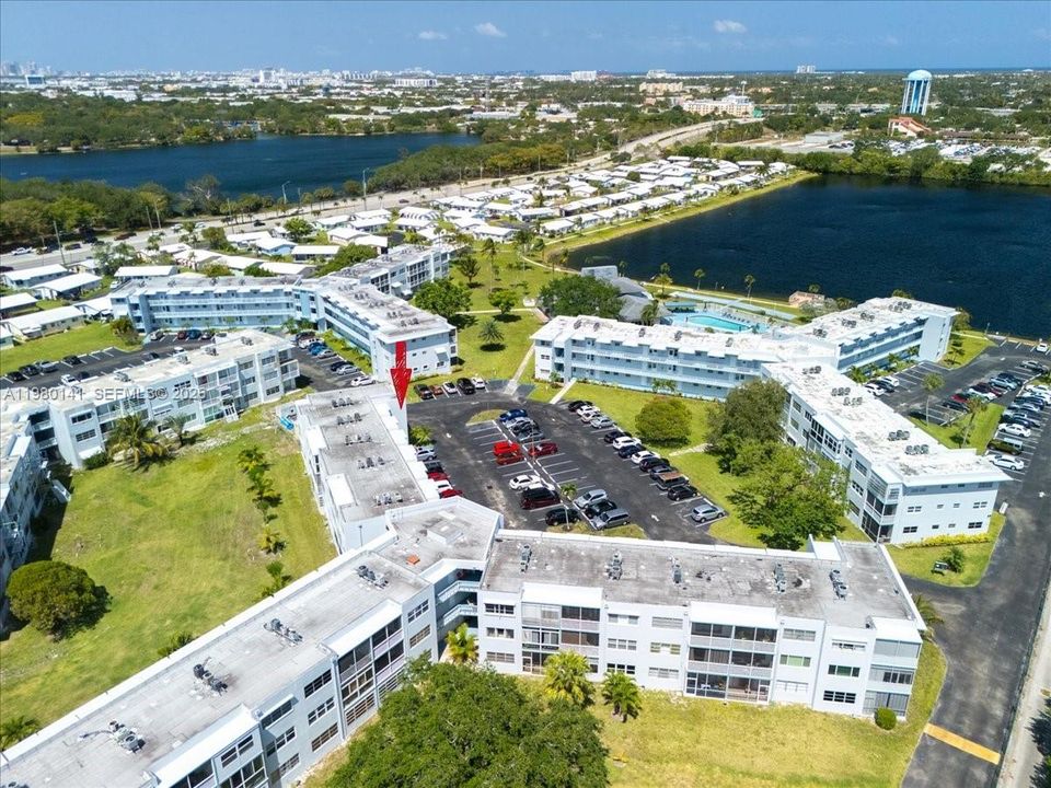 Active With Contract: $1,650 (1 beds, 1 baths, 727 Square Feet)