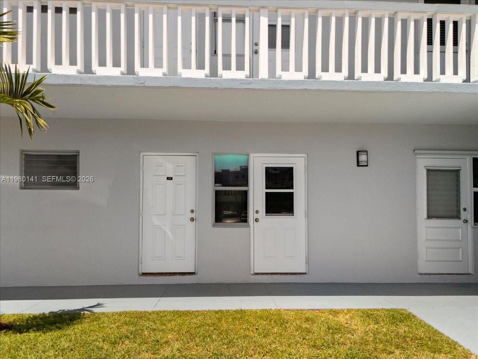 Active With Contract: $1,650 (1 beds, 1 baths, 727 Square Feet)