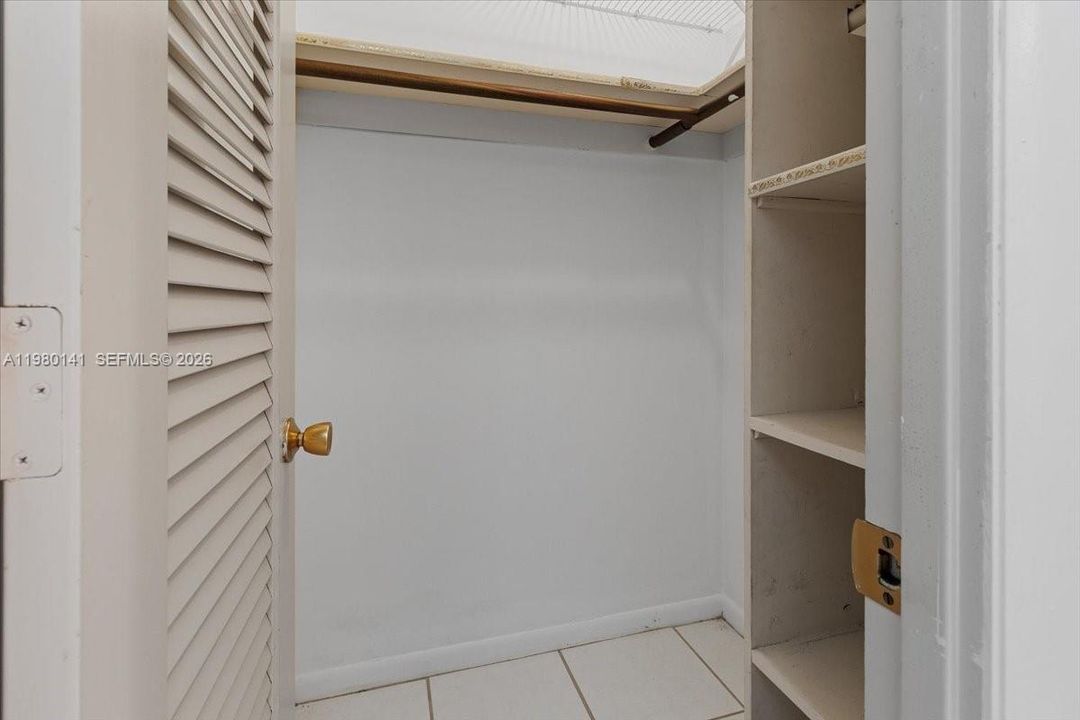 Active With Contract: $1,650 (1 beds, 1 baths, 727 Square Feet)