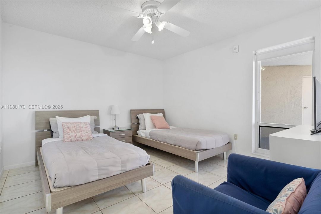 For Sale: $439,000 (2 beds, 2 baths, 1330 Square Feet)
