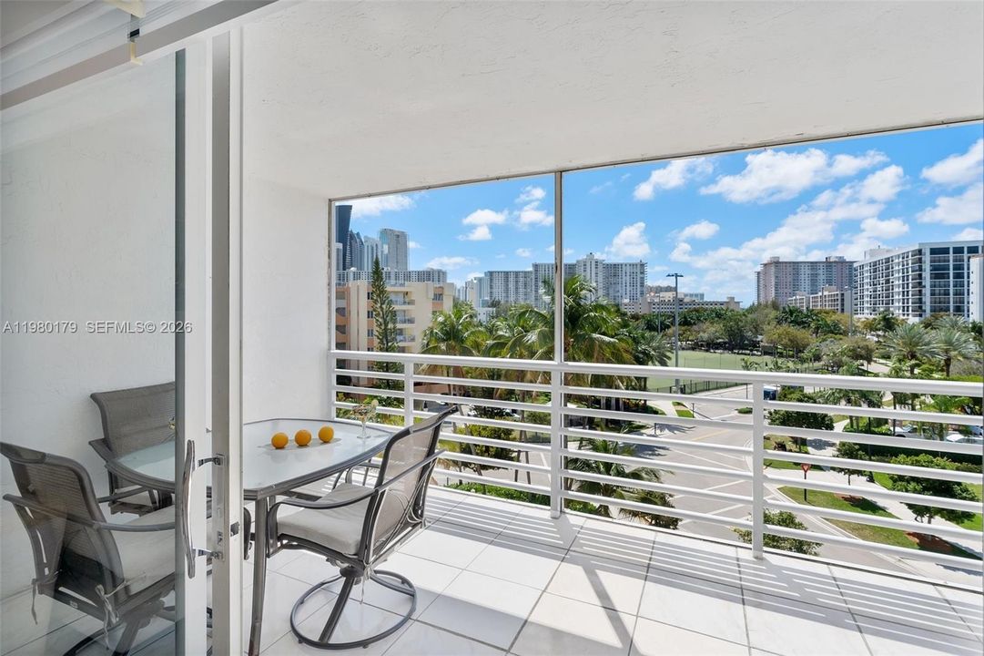 For Sale: $439,000 (2 beds, 2 baths, 1330 Square Feet)