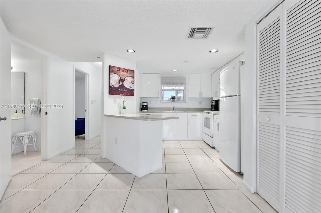 For Sale: $439,000 (2 beds, 2 baths, 1330 Square Feet)