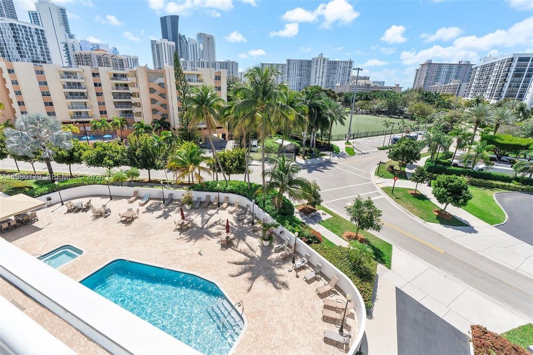 For Sale: $439,000 (2 beds, 2 baths, 1330 Square Feet)