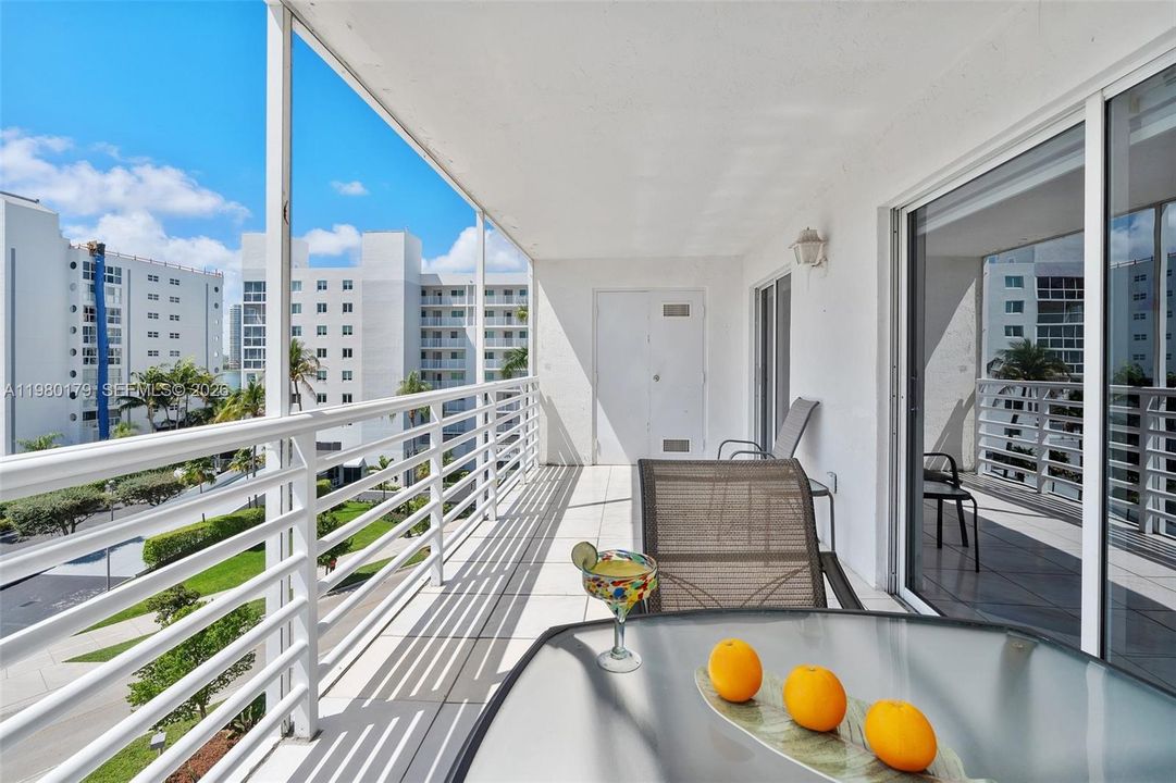 For Sale: $439,000 (2 beds, 2 baths, 1330 Square Feet)