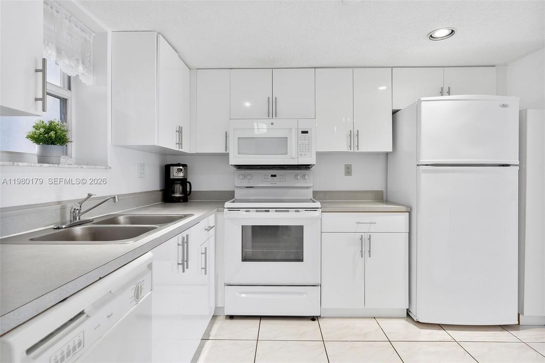 For Sale: $439,000 (2 beds, 2 baths, 1330 Square Feet)