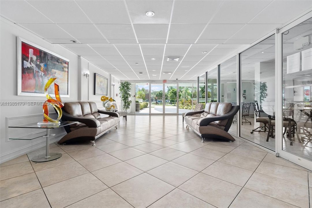 For Sale: $439,000 (2 beds, 2 baths, 1330 Square Feet)