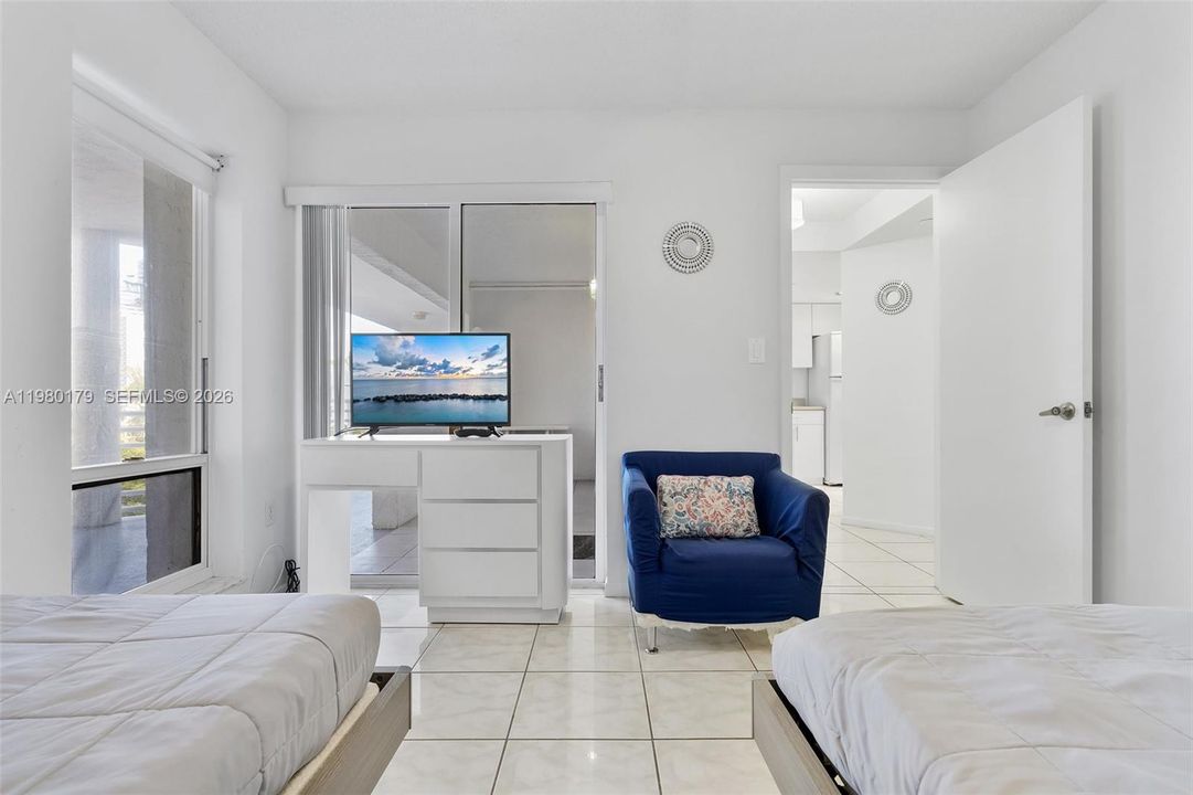For Sale: $439,000 (2 beds, 2 baths, 1330 Square Feet)